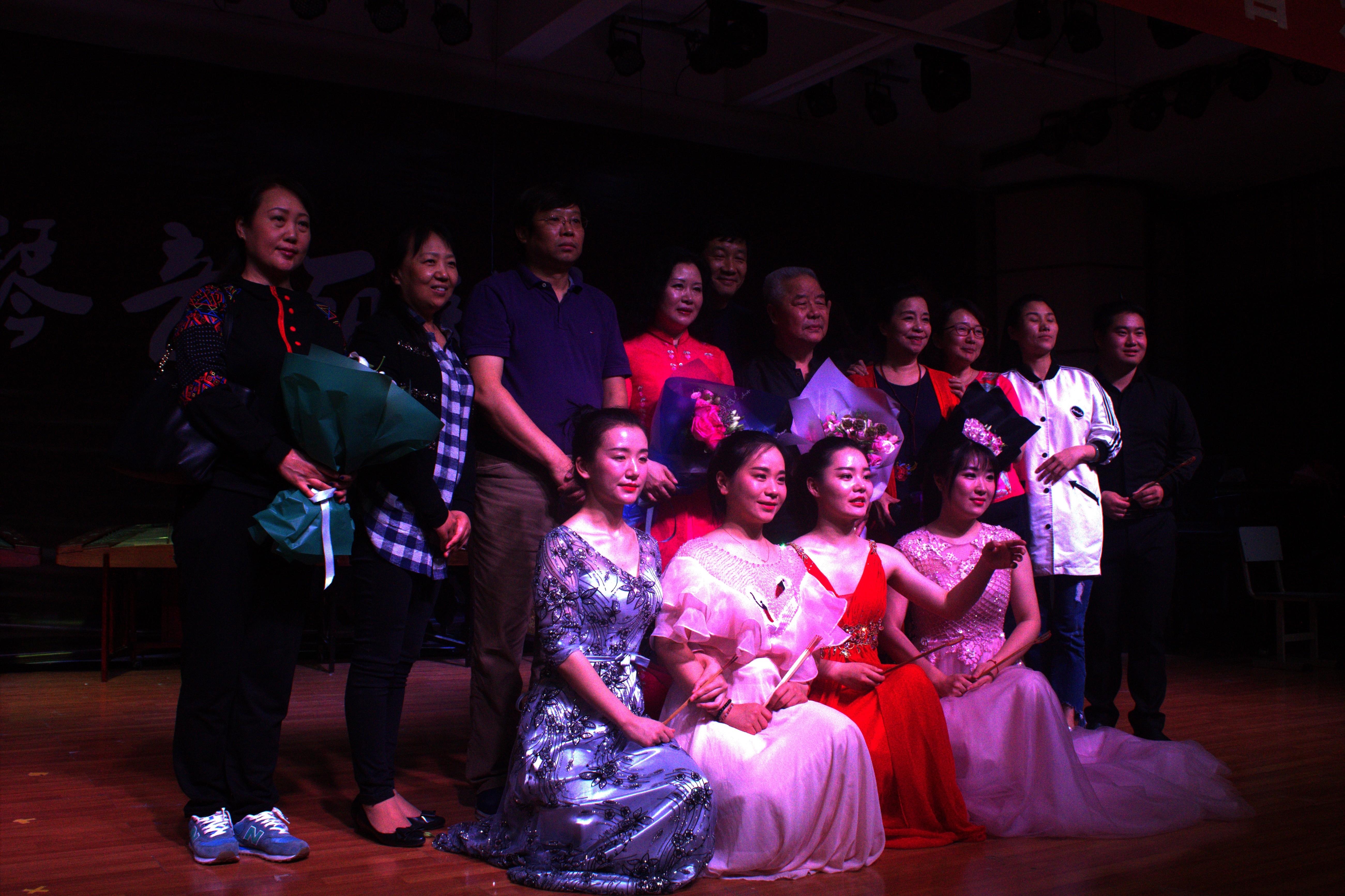 合影.jpg 合影.jpg