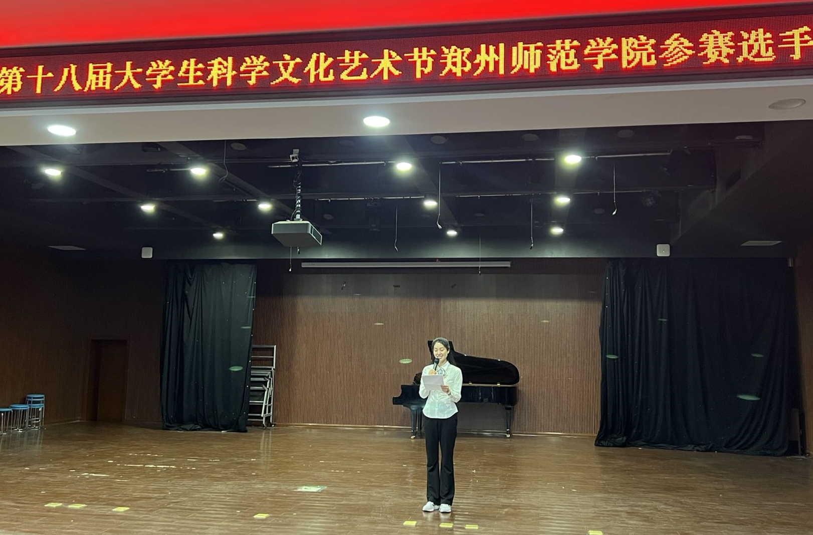 1. 王珊致辞.jpg 1. 王珊致辞.jpg