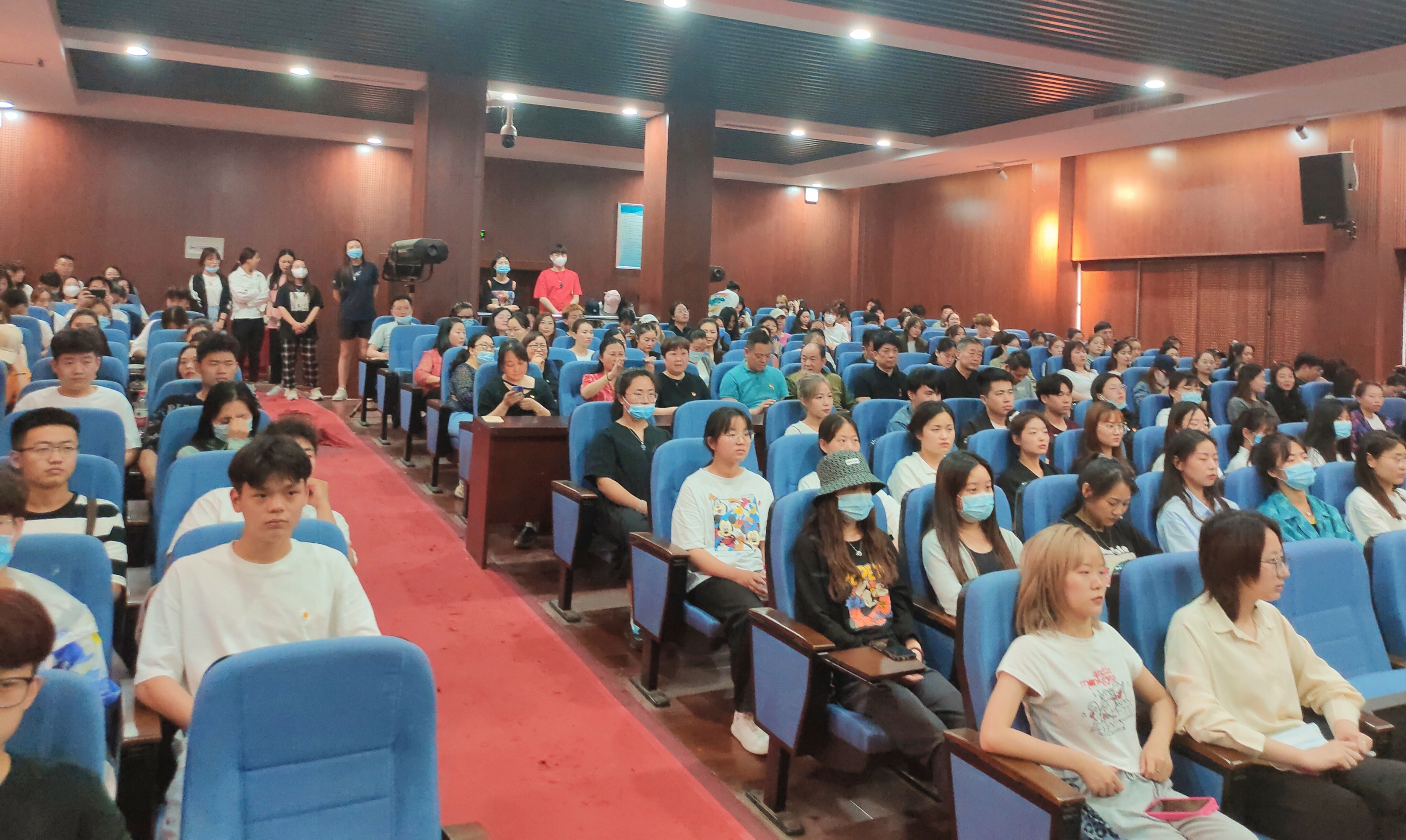 5月18日 召开党史教育宣讲报告会 (1).jpg 5月18日 召开党史教育宣讲报告会 (1).jpg