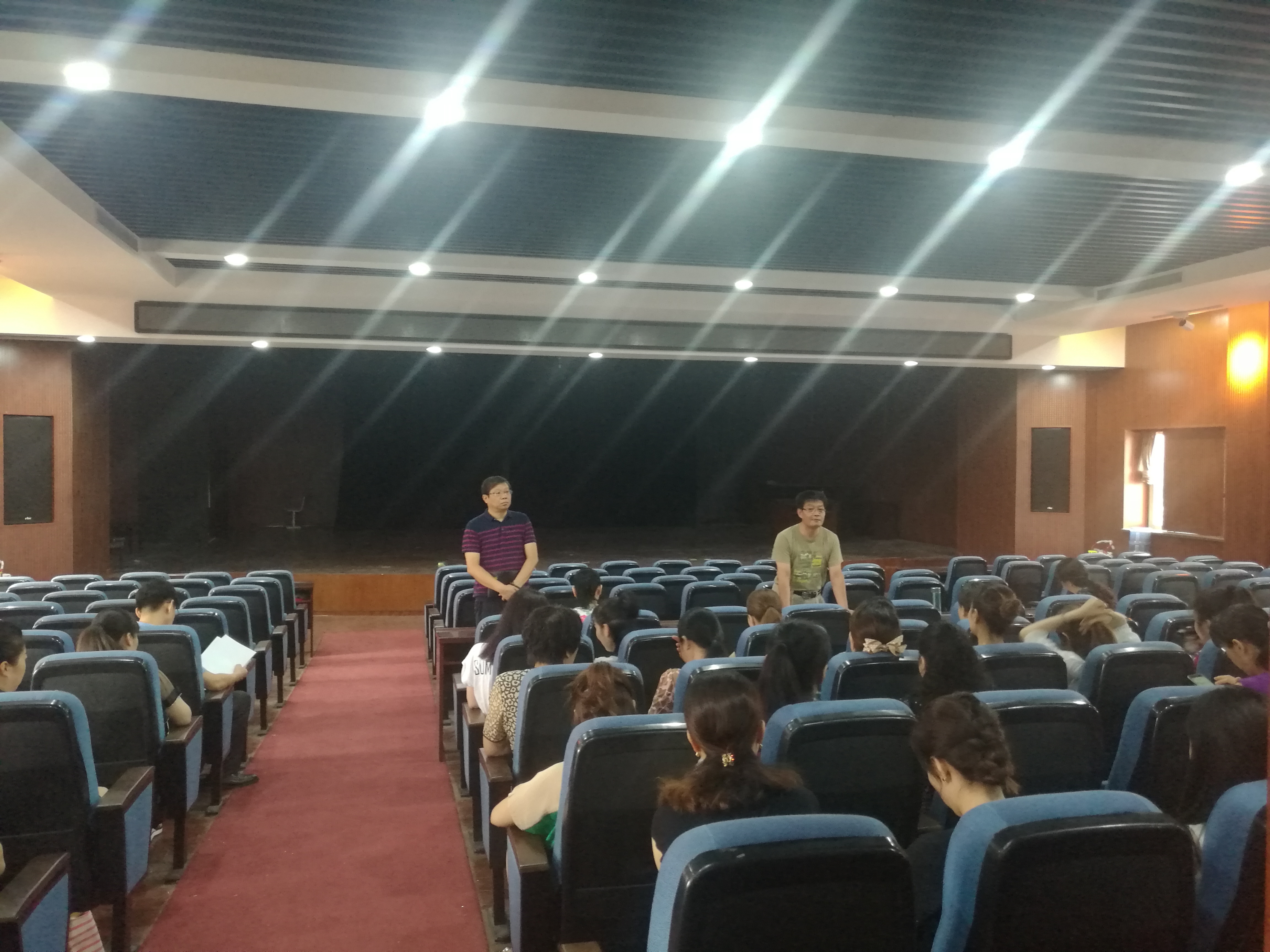 音乐与舞蹈学院开展“向李芳同志学习”专题教育活动照片.jpg 音乐与舞蹈学院开展“向李芳同志学习”专题教育活动照片.jpg